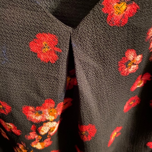 A New Day Red and Black Floral Blouse - Picture 2 of 6